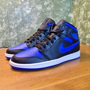 Air Jordan 1 Mid Black Hyper Royal White 554724-068 Size 9.5